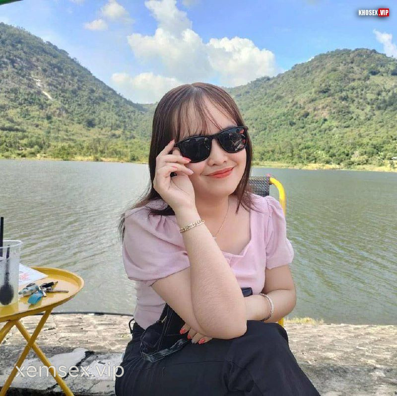 cap-doi-thich-du-public-chich-nhau-truoc-cua-phong-tro-phan-2-hinh-07