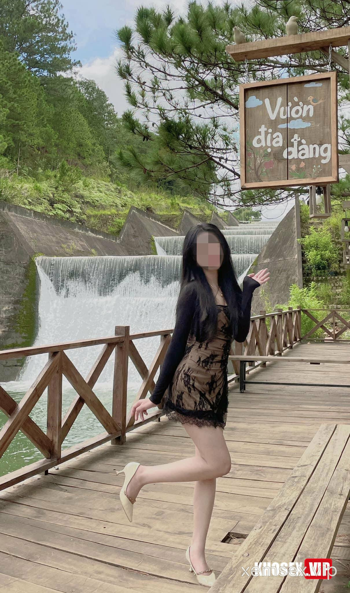 clip-sex-vkcklananh9496-some-cuckold-cung-em-phi-cong-kem-2-tuoi-day-nhuc-duc-cho-ck-dung-xem-full-clip-pic-hinh-04