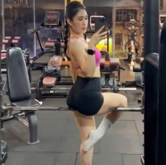 Ảnh 10 của Em gymer Bùi Thu Hằng lộ clip sex địt nhau với người yêu trong khách sạn – Phần 2